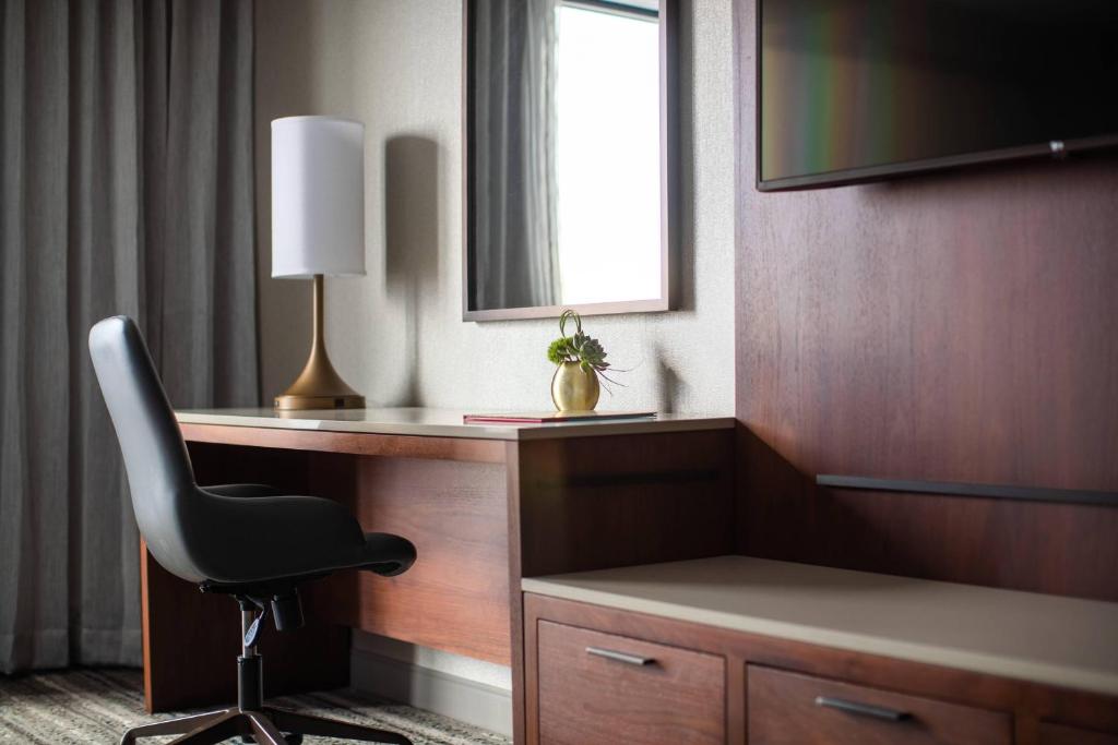 Marriott Downtown (Muehlebach) Hotel Double Room with Two Double Beds